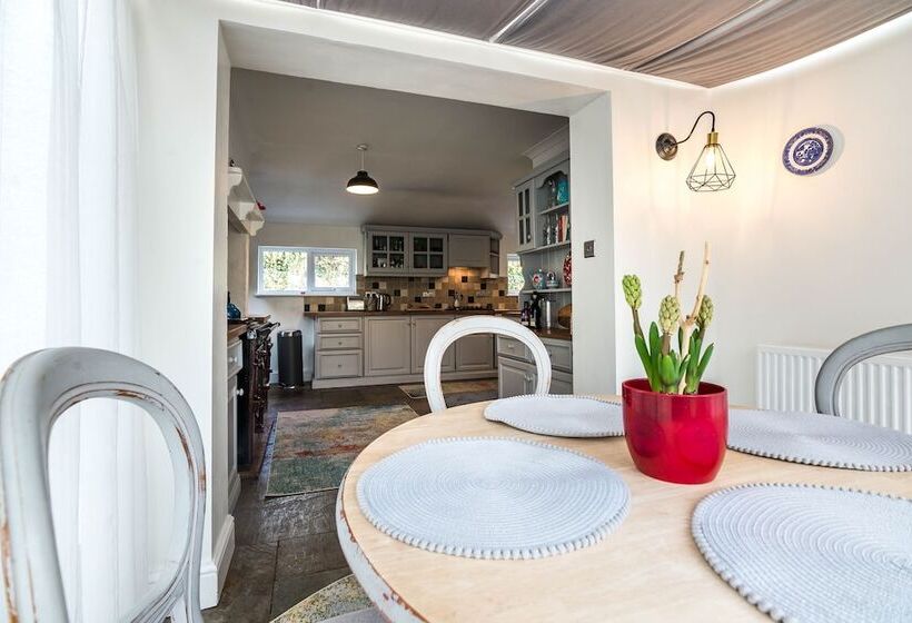 Woodpecker Cottage   Sheepswalk Farm