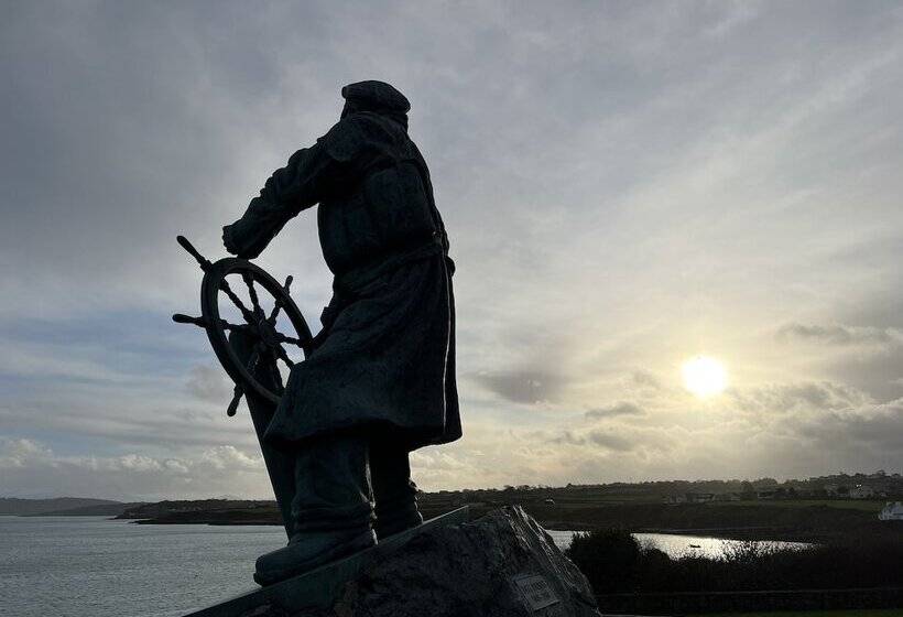 3 Bedroom Bungalow Moelfre  Private Garden,parking