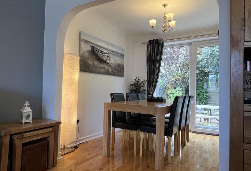 3 Bedroom Bungalow Moelfre  Private Garden,parking