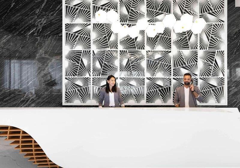 Adagio Premium The Palm