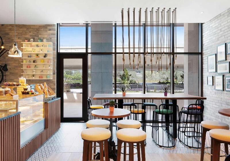 Adagio Premium The Palm