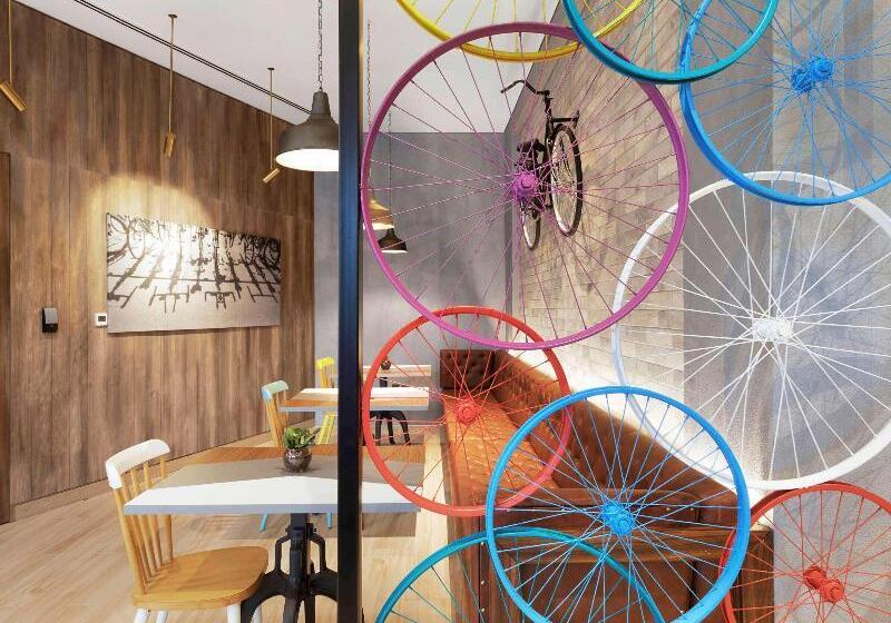 Adagio Premium The Palm