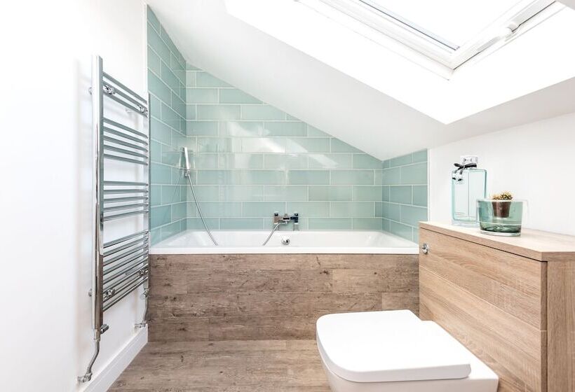 Captivating 4 Bed House In Lincoln