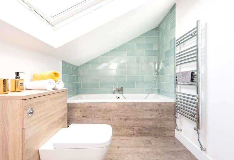 Captivating 4 Bed House In Lincoln