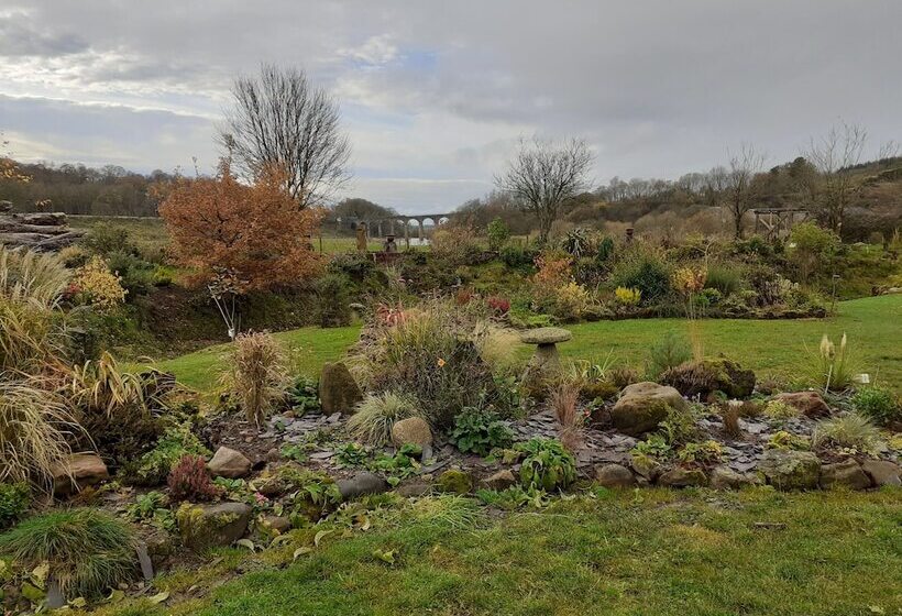 Cosy 2 Bed Cottage With Garden Near Carlisle