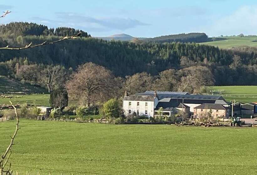 Cosy 2 Bed Cottage With Garden Near Carlisle