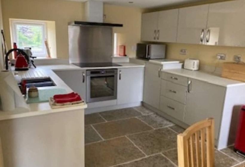 Cosy 2 Bed Cottage With Garden Near Carlisle