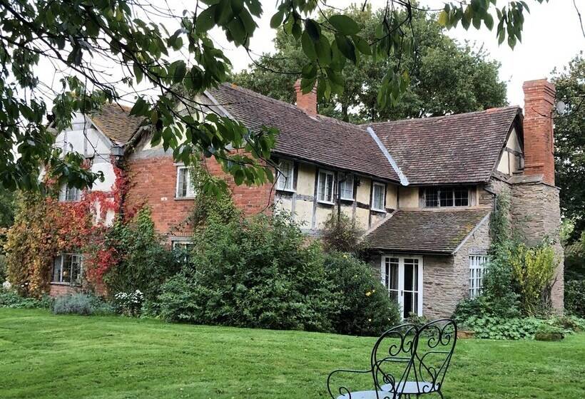 Cosy 5m Bell Tent Glamping In Rural Herefordshire