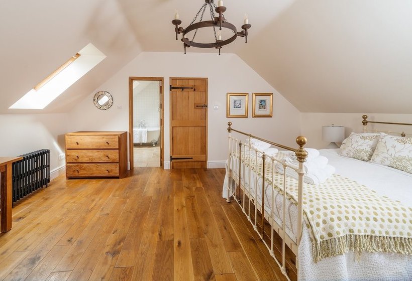 Curlew Cottage At Millfields Farm