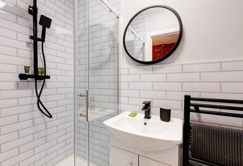 Bondgate Hotel East Midlands Airport