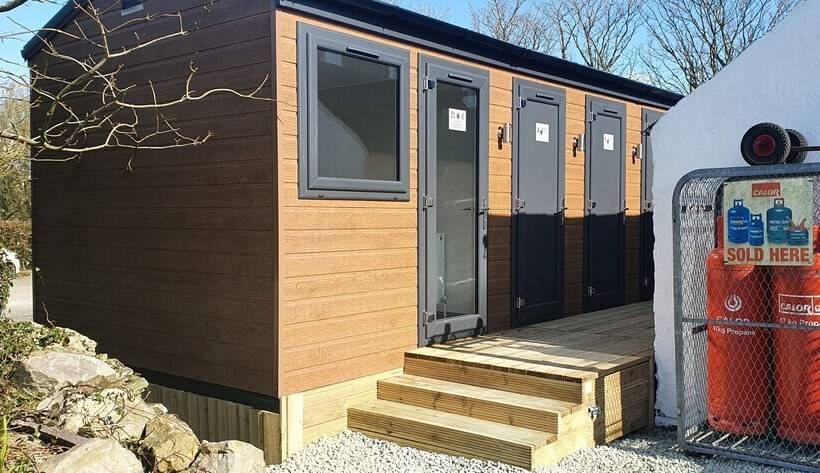 فندق Campsite   The Ring Pub Glamping Pods