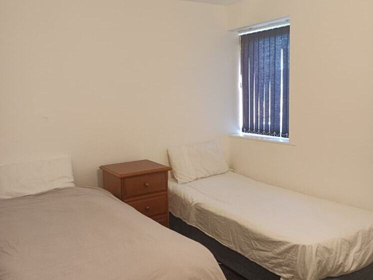 בית מלון כפרי Oyo Victoria Apartments