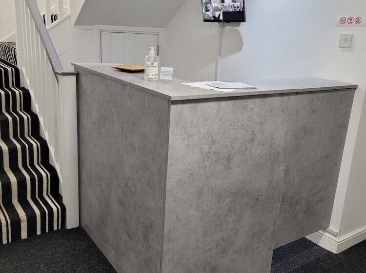 בית מלון כפרי Oyo Victoria Apartments