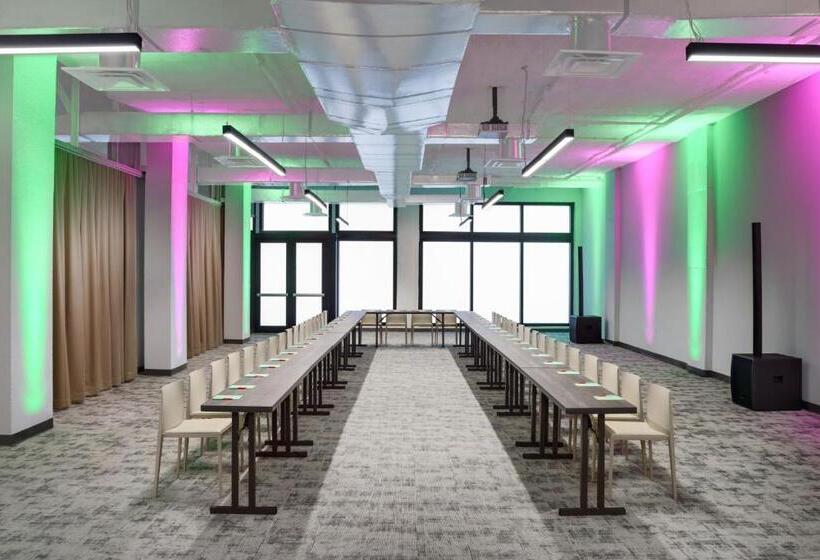 The Goodtime Hotel, Miami Beach A Tribute Portfolio