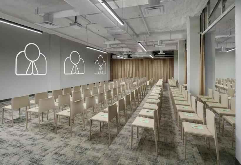 The Goodtime Hotel, Miami Beach A Tribute Portfolio