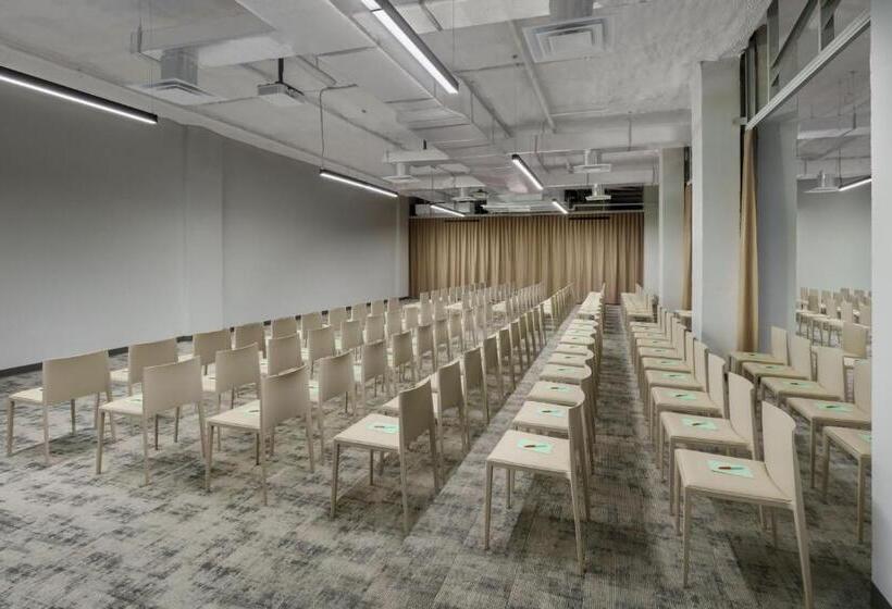 The Goodtime Hotel, Miami Beach A Tribute Portfolio