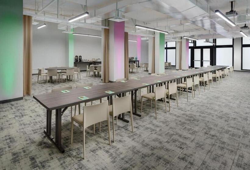 The Goodtime Hotel, Miami Beach A Tribute Portfolio