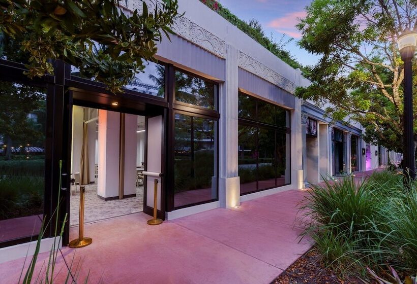 The Goodtime Hotel, Miami Beach A Tribute Portfolio