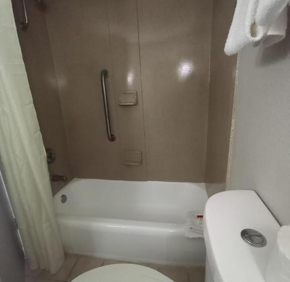 فندق Travelodge By Wyndham Petersburg