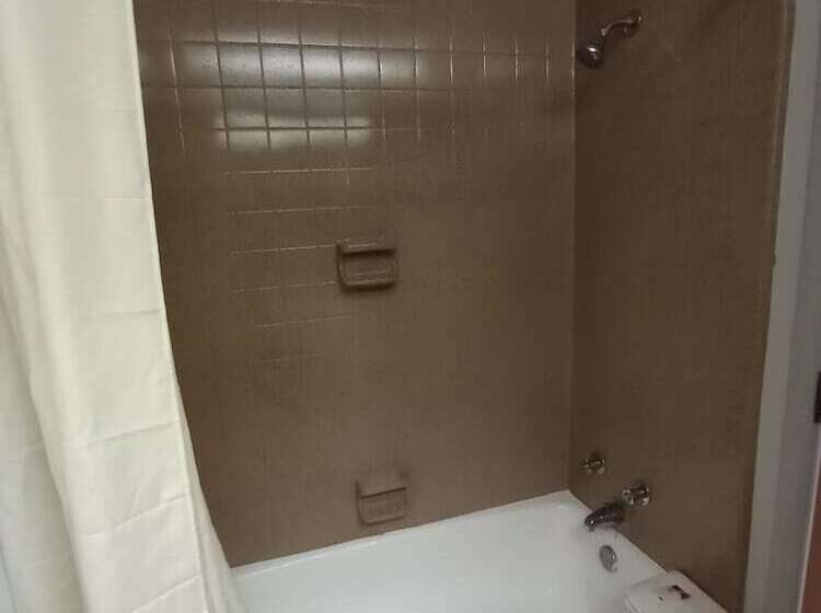 فندق Travelodge By Wyndham Petersburg