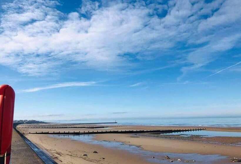 Lovely 2 Bed Static Caravan In Rhyl