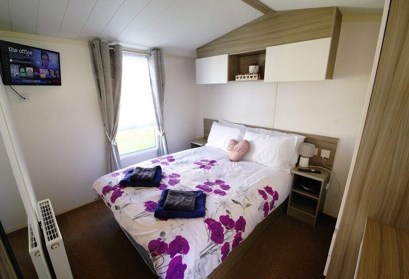 Lovely 2 Bed Static Caravan In Rhyl