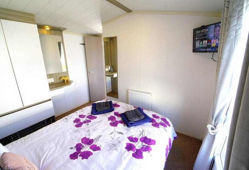 Lovely 2 Bed Static Caravan In Rhyl
