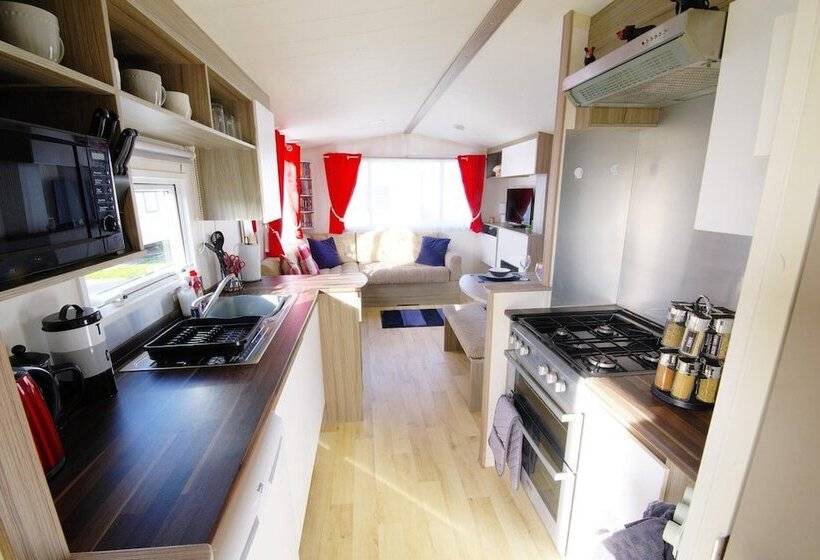 Lovely 2 Bed Static Caravan In Rhyl