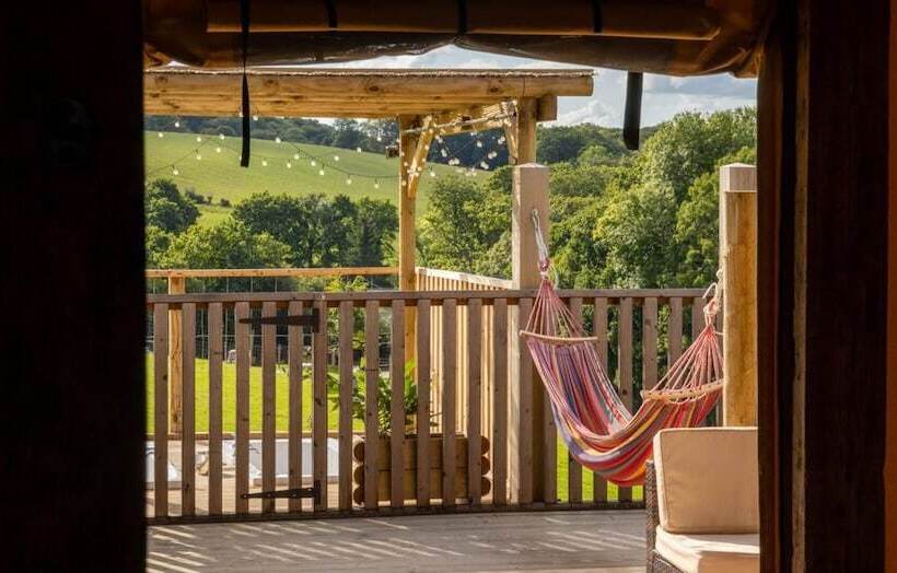 Luxury Safari Lodge Surrounded By Deer!!  Roe