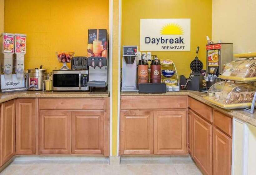 فندق على الطريق Alamo Inn