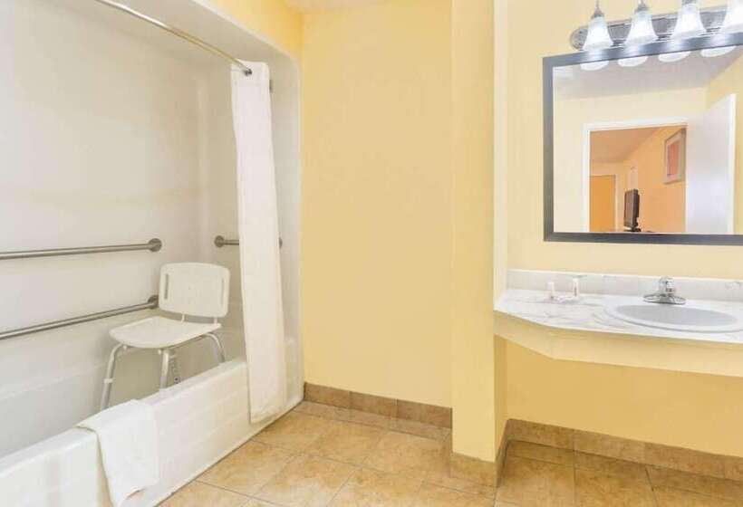 فندق على الطريق Alamo Inn