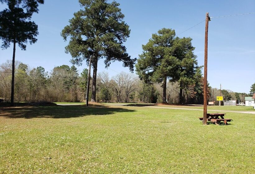 汽车旅馆  Clear Lakes Inn