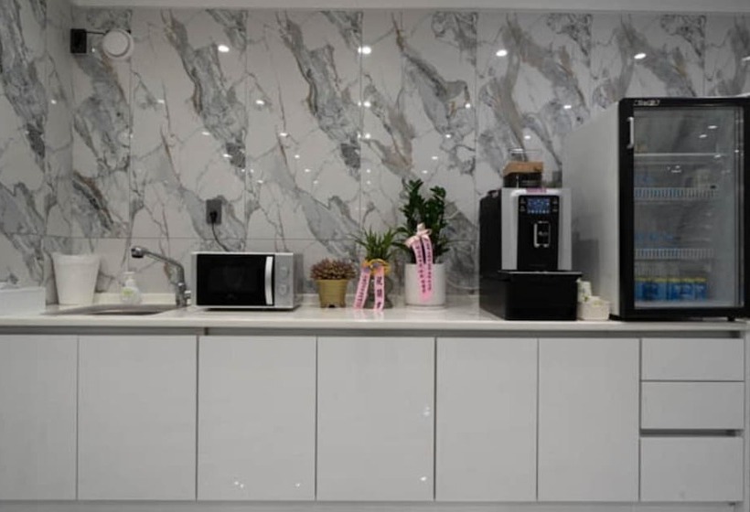 מוטל Gimhae Samgye Hotel Next