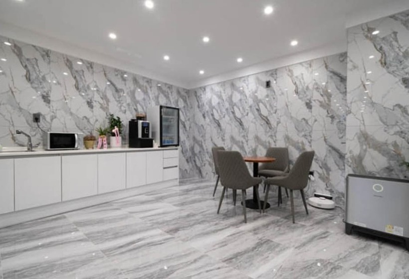 מוטל Gimhae Samgye Hotel Next