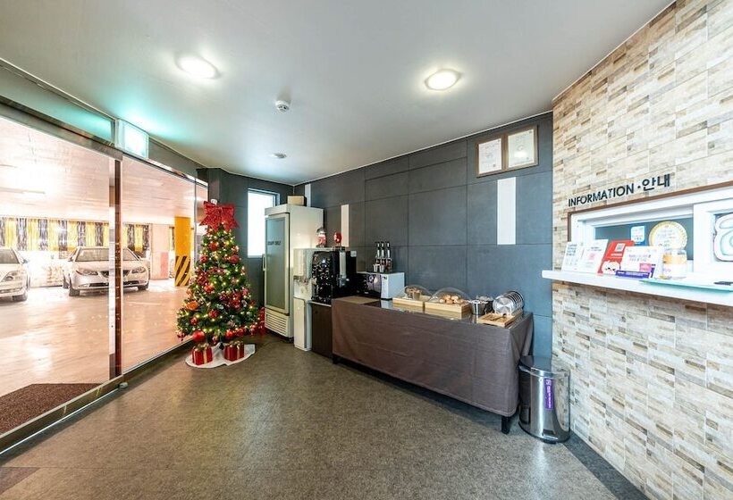 فندق على الطريق Gunsan Sky