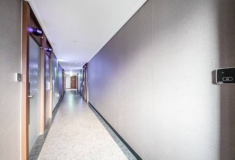 فندق على الطريق Gunsan Sky