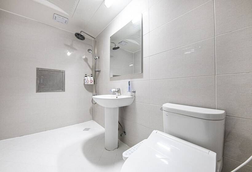 فندق على الطريق Gunsan Sky