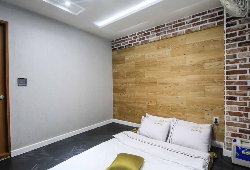 汽车旅馆  Gunsan Win