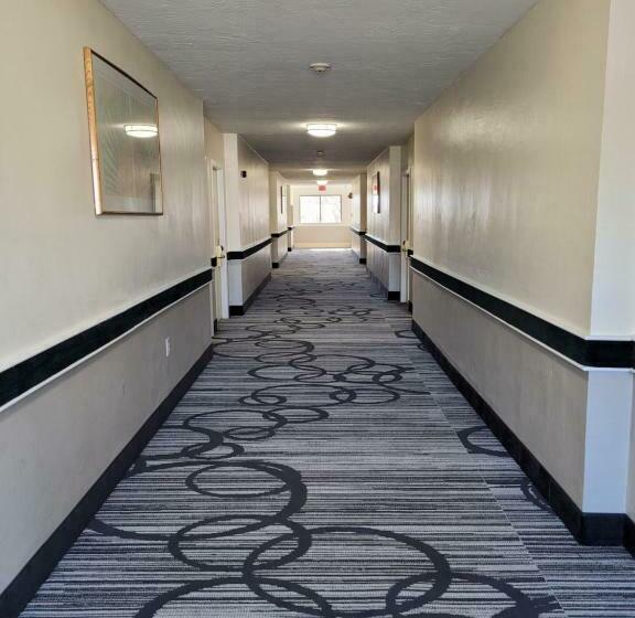 Мотель Heritage House Inn