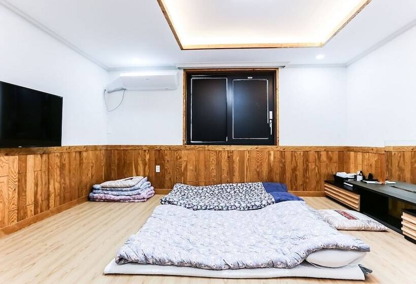 Мотель Jeju City Hall