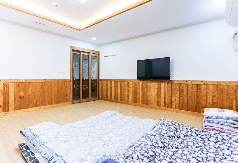 Мотель Jeju City Hall