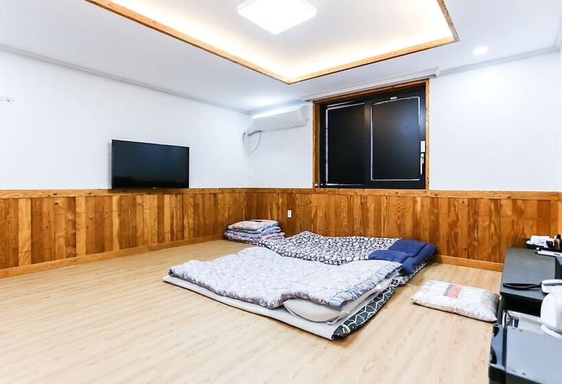 Мотель Jeju City Hall