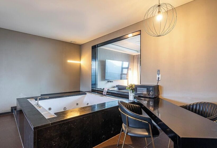 汽车旅馆  Paju Hills