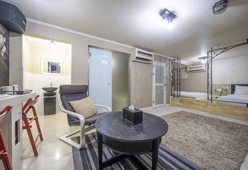 מוטל Seongnam Dk