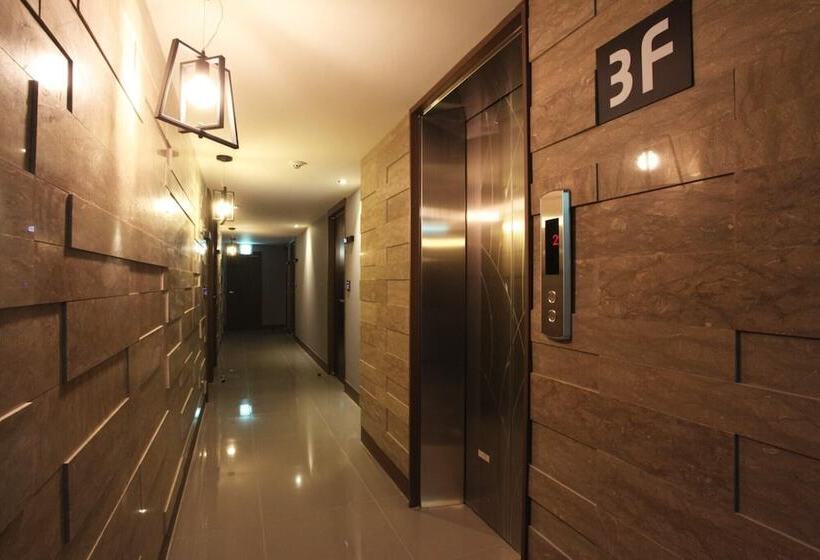 מוטל Suwon Station Myeongjak