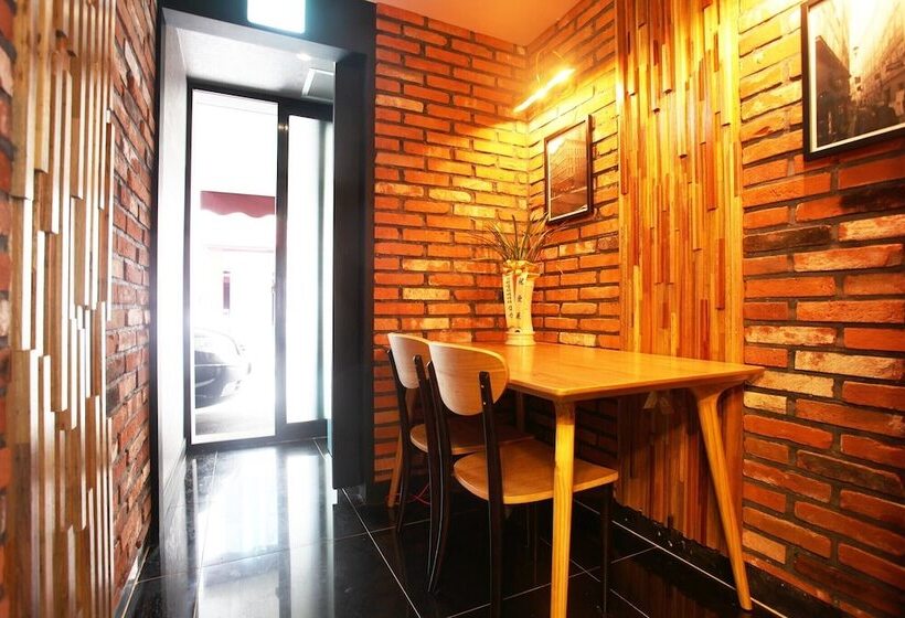 מוטל Wolgot Design Hotel Xym