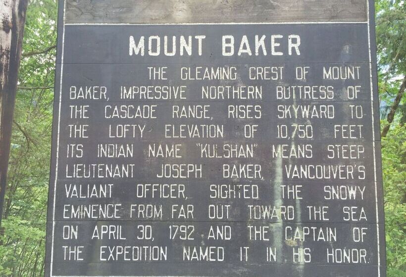 Mt Baker Lodging Cabin 16   Sleeps 2