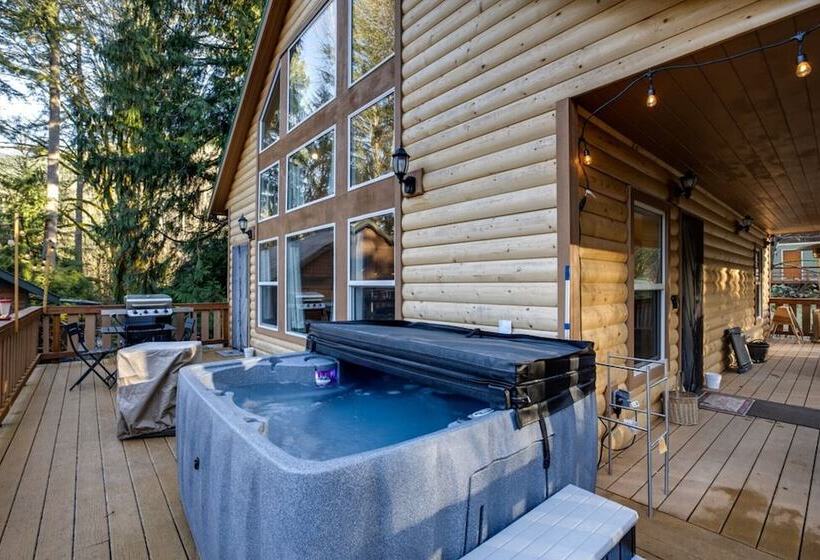 Mt Baker Lodging Cabin 2  Sleeps 8