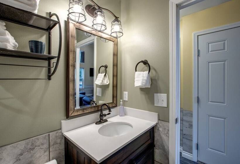 Mt Baker Lodging Cabin 2  Sleeps 8