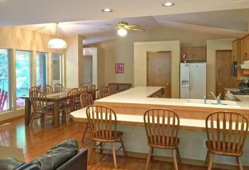 Mt Baker Lodging Cabin 29   Sleeps 11